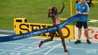Η Edna Kiplagat τερματίζει πρώτη!