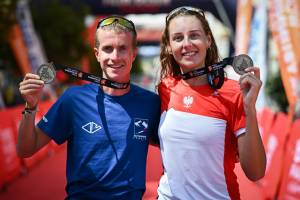 2026 Skyrunning World Champions for the SKY discipline, Italian Luca Del Pero and Patrycja Stanek from Poland celebrate their gold medals. ©️Damiano Benedetto Photo