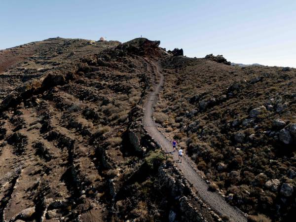 Santorini Experience 2025: Trail, κολύμβηση, ιστορία και πολιτισμός στην μαγεία της καλντέρας!