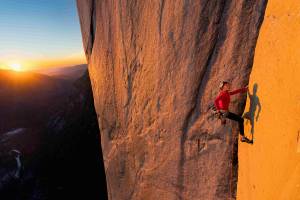 Η αθλήτρια της Red Bull, Sasha DiGiulian, είναι η πρώτη γυναίκα που πραγματοποιεί ελεύθερη ανάβαση στη μεγαλύτερη διαδρομή του El Capitan, στο Yosemite!